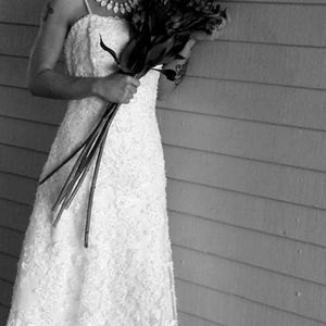 🎀Beautiful Long white wedding dress 👰 Designed with lace and pearls size 4🎀